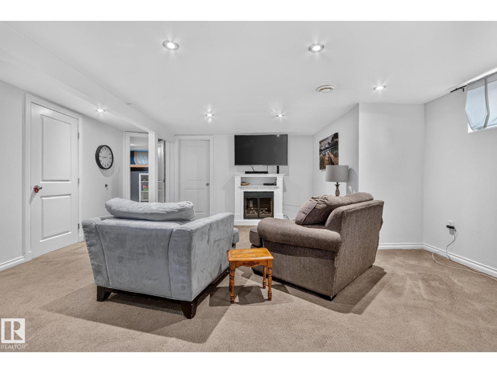 5307 104 Av Nw Property Photo 18