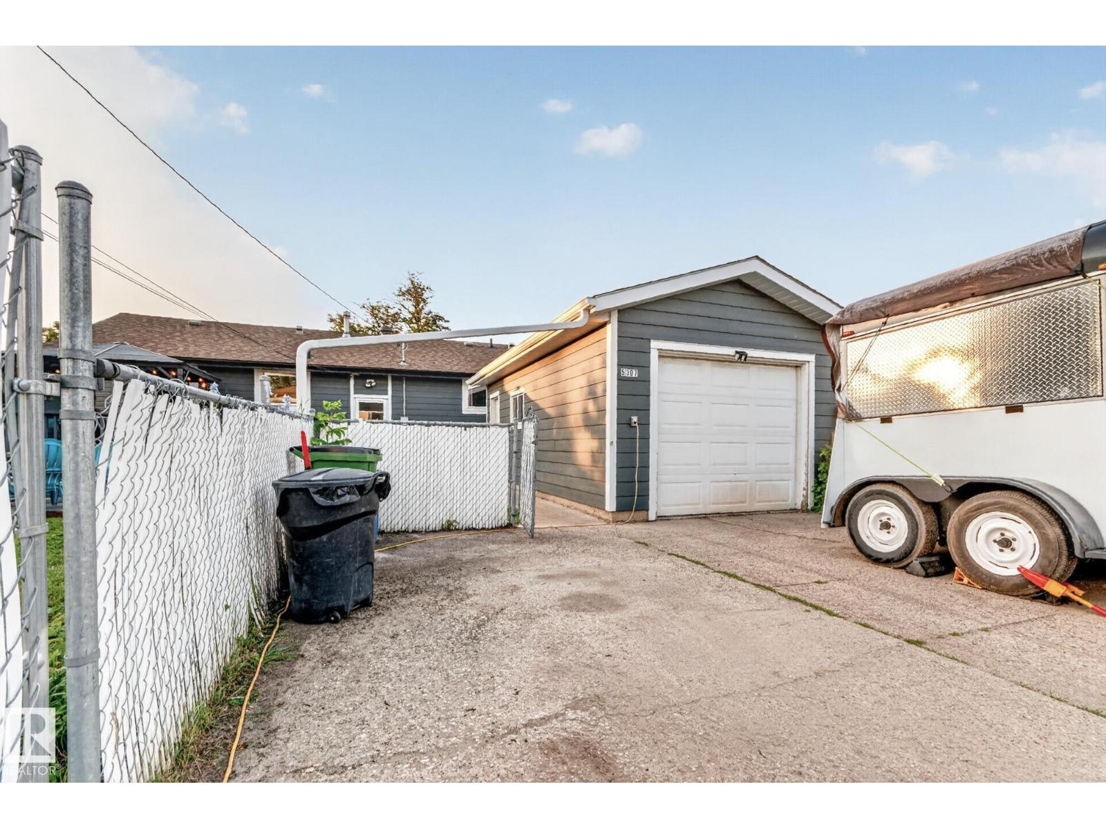 5307 104 Av Nw Property Photo 25