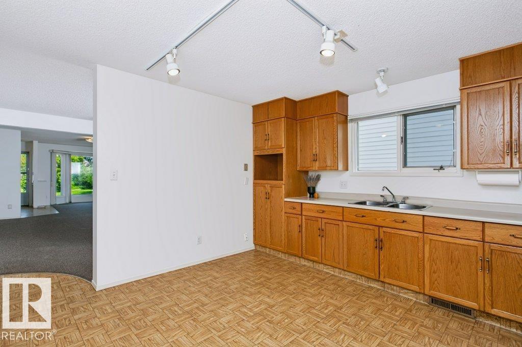 10057 91 Av Nw Nw Property Photo 20