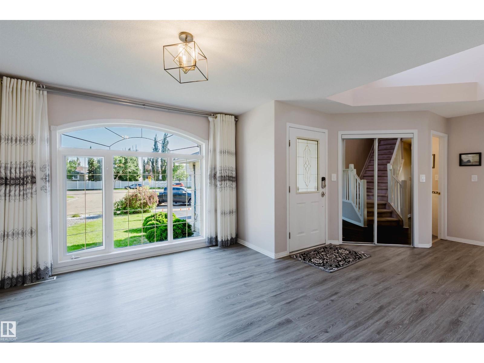 11526 9 Av Nw Property Photo 7