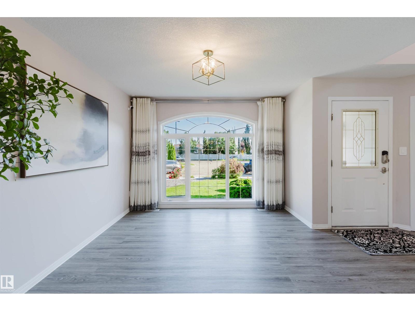 11526 9 Av Nw Property Photo 8