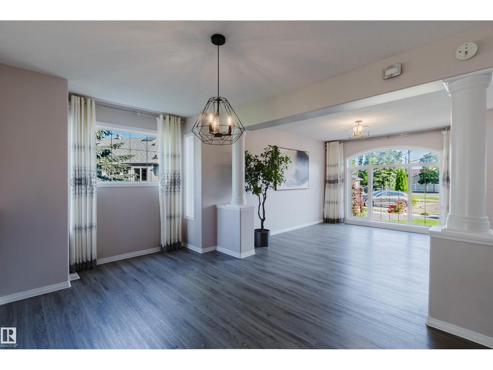 11526 9 Av Nw Property Photo 13