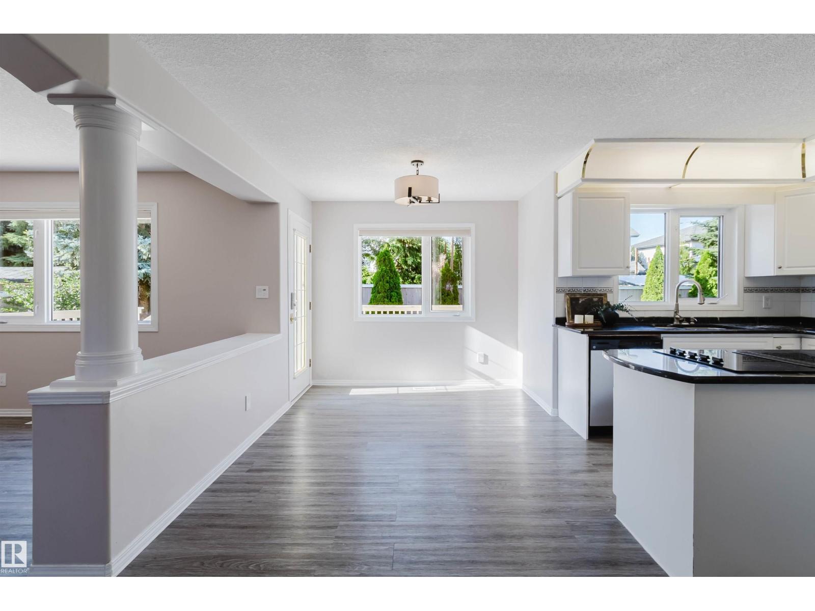 11526 9 Av Nw Property Photo 14