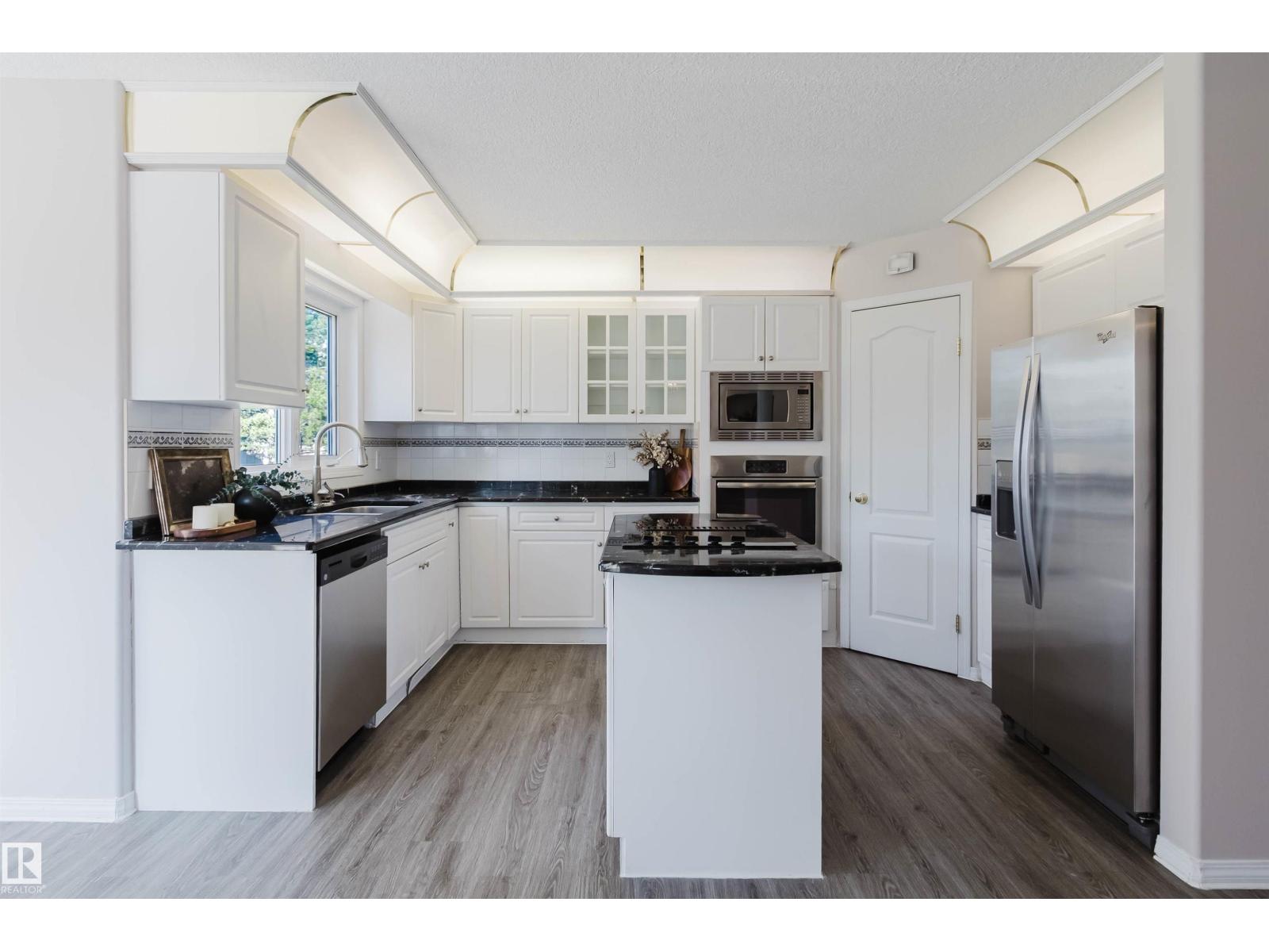 11526 9 Av Nw Property Photo 18