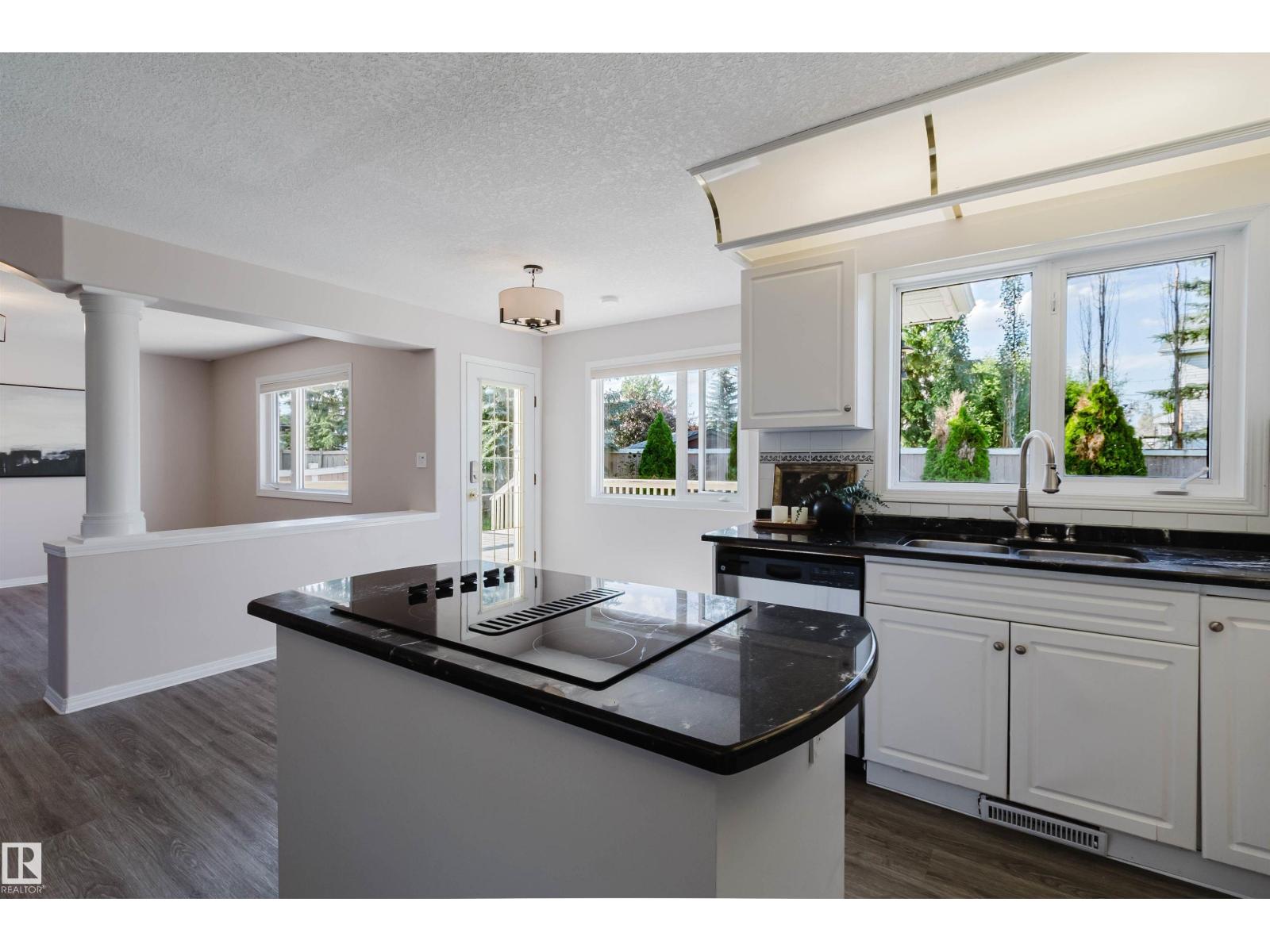 11526 9 Av Nw Property Photo 20