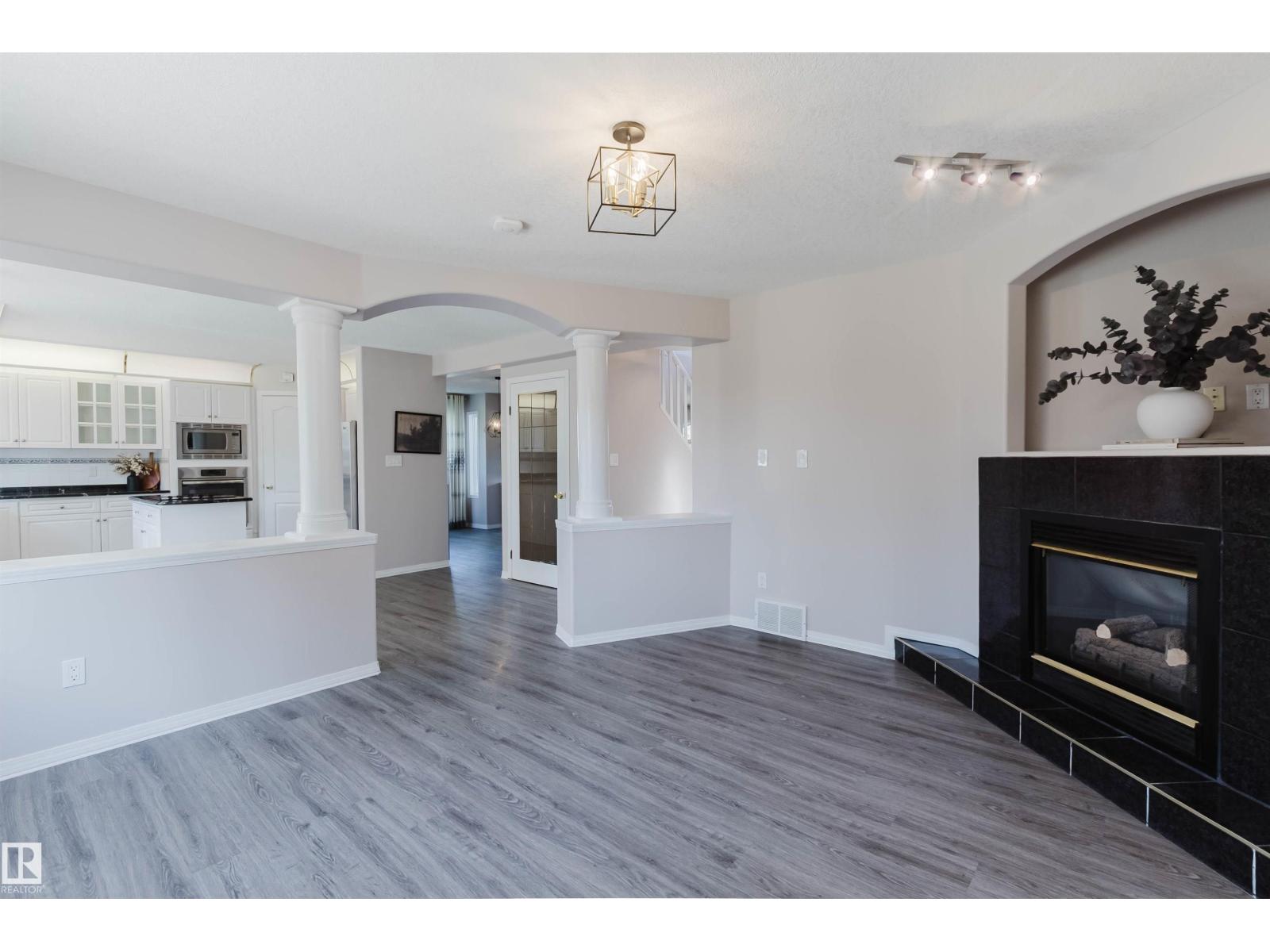 11526 9 Av Nw Property Photo 26