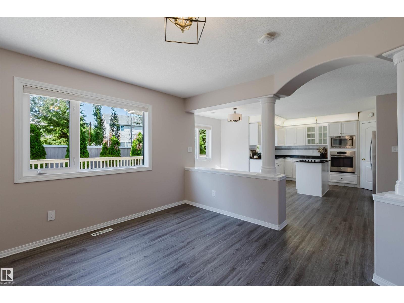11526 9 Av Nw Property Photo 27
