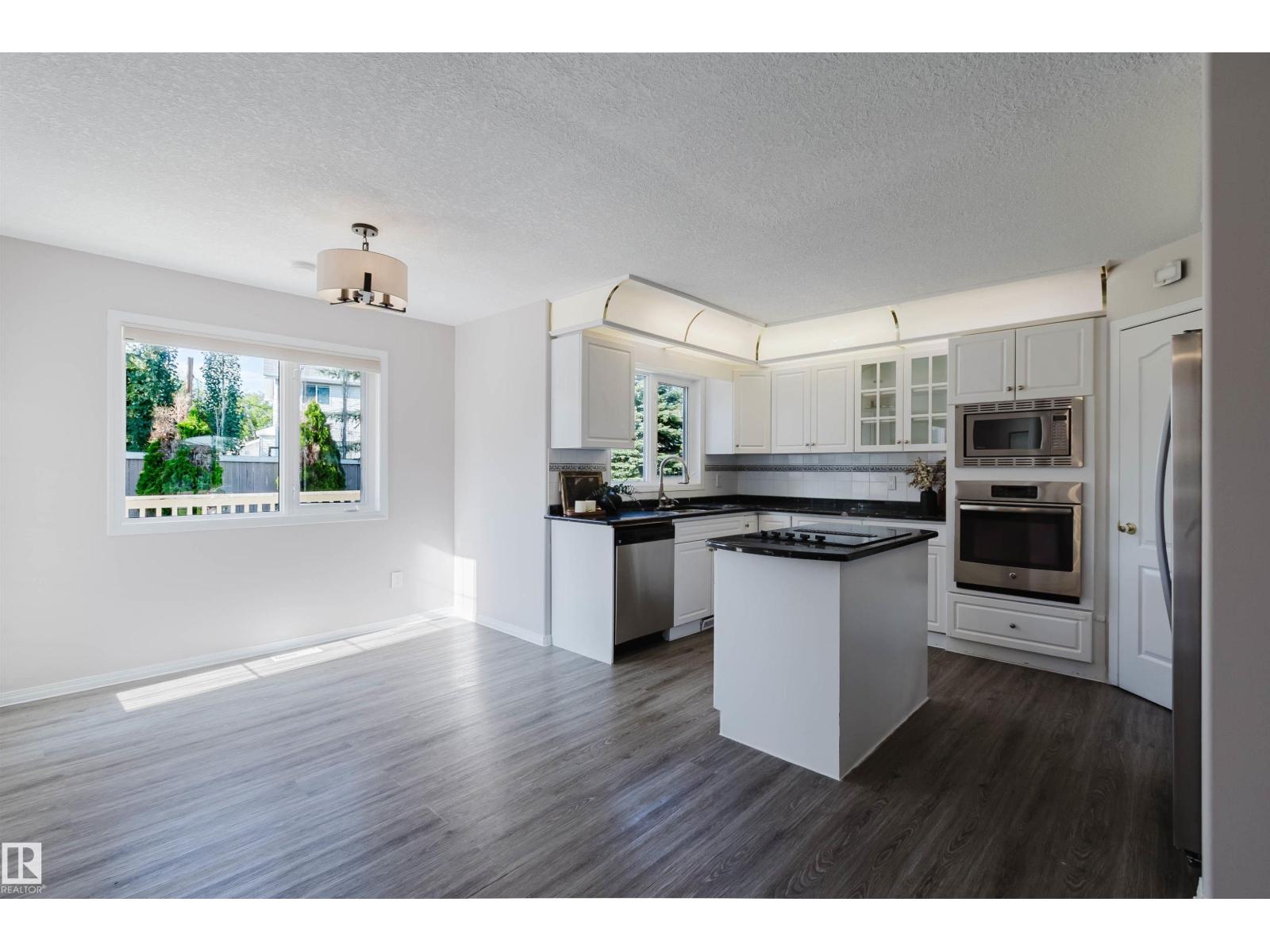11526 9 Av Nw Property Photo 28