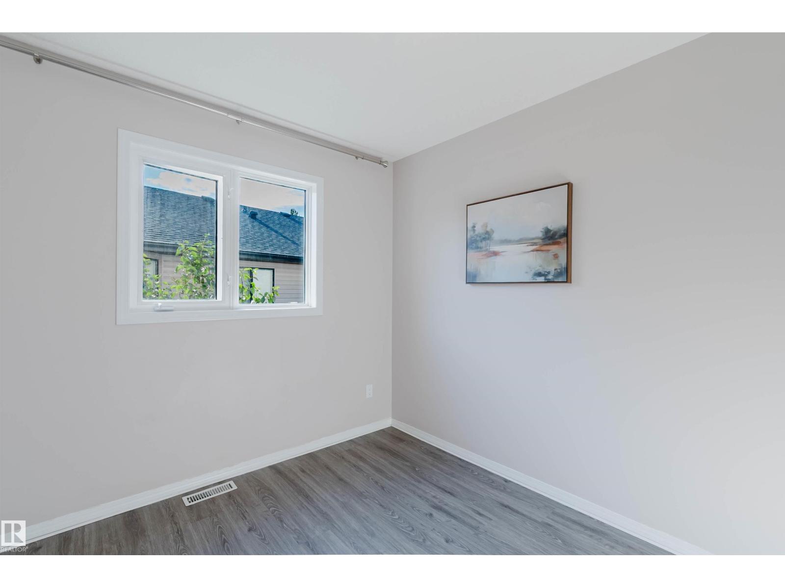 11526 9 Av Nw Property Photo 29
