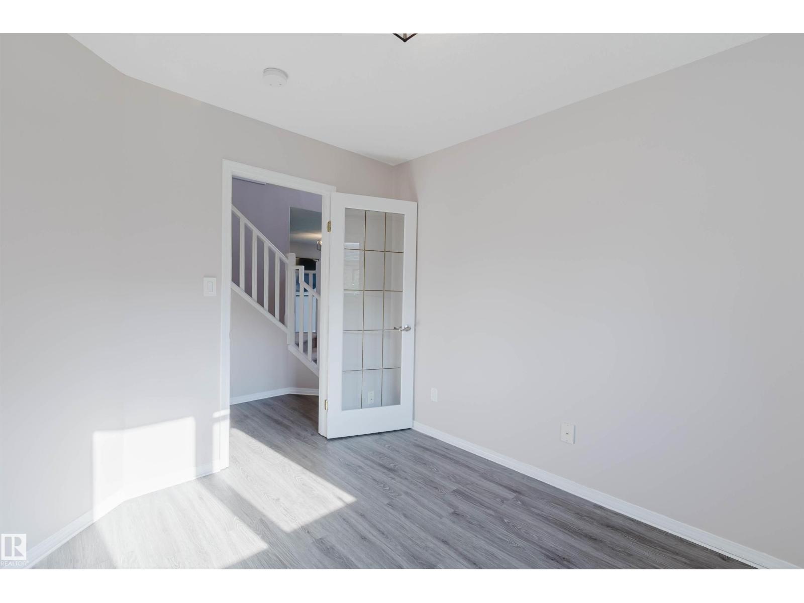11526 9 Av Nw Property Photo 30