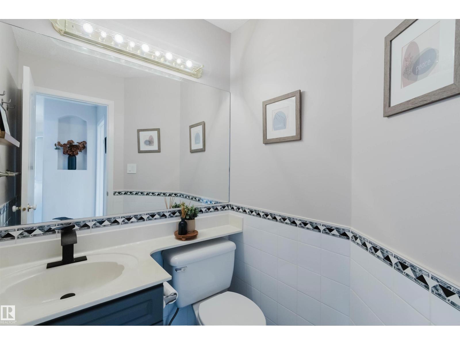 11526 9 Av Nw Property Photo 33