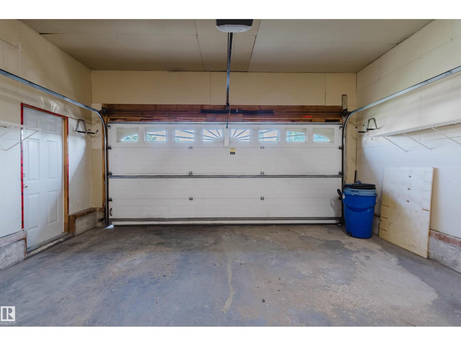 11526 9 Av Nw Property Photo 35