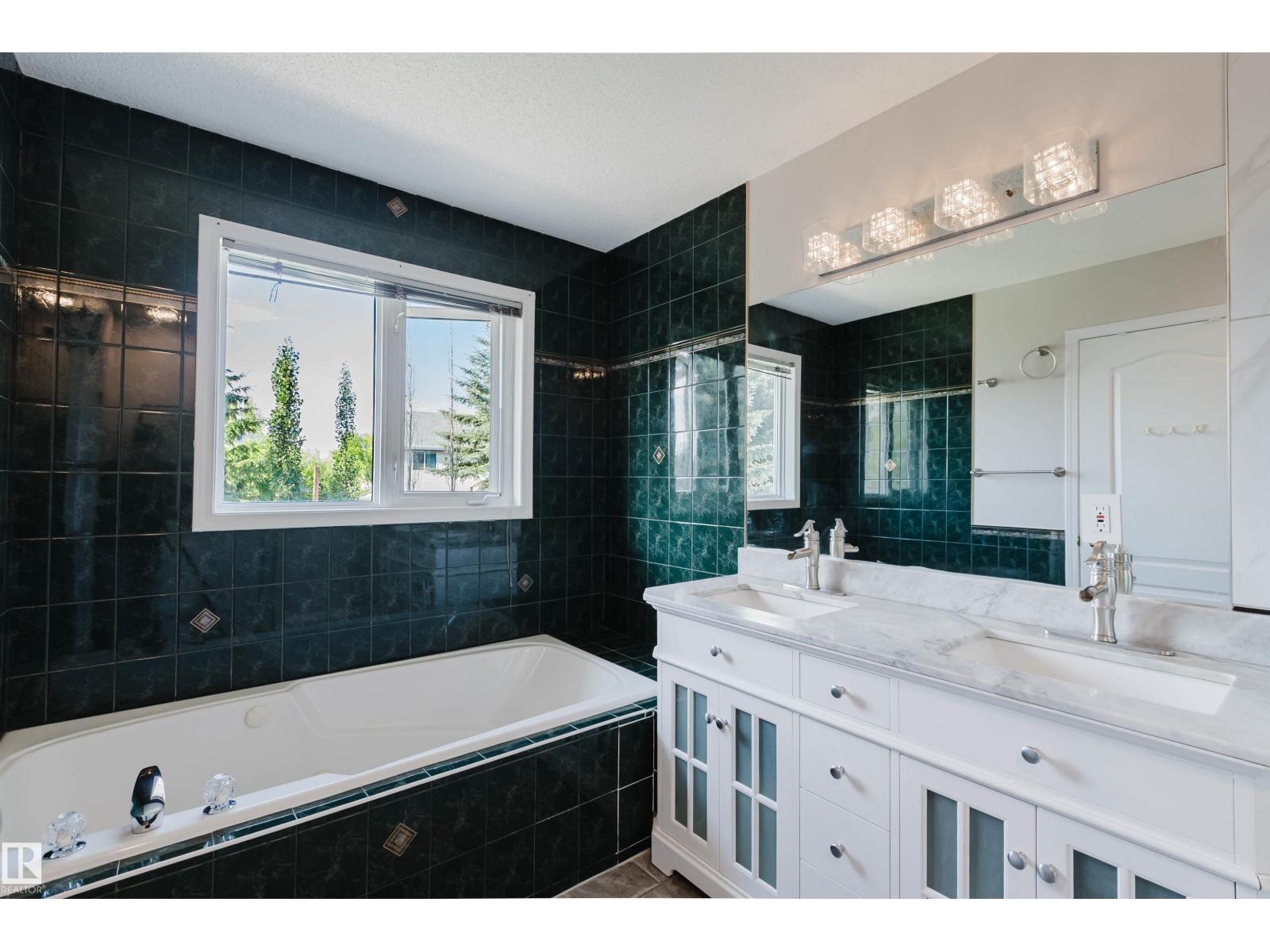 11526 9 Av Nw Property Photo 44