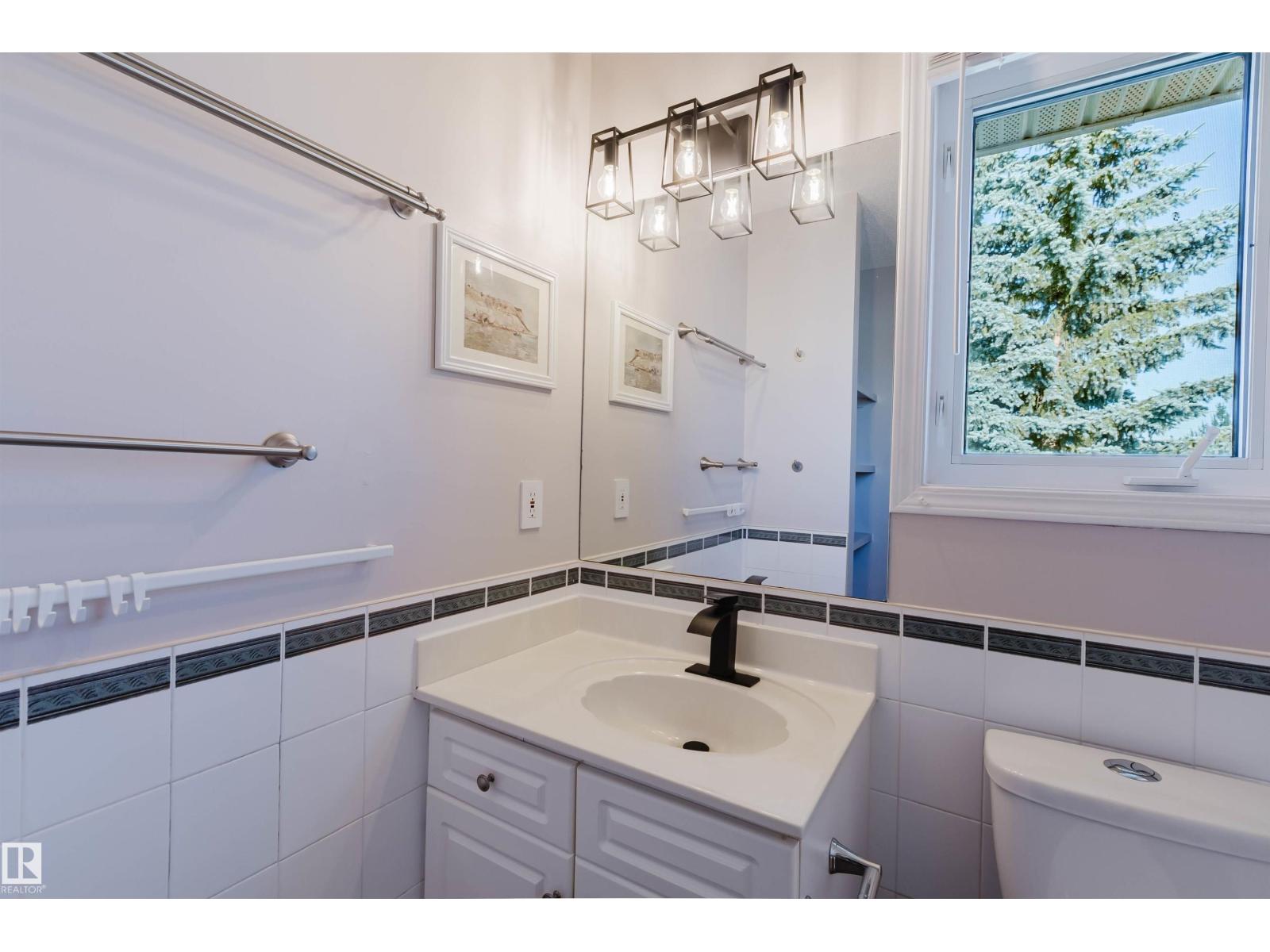 11526 9 Av Nw Property Photo 47