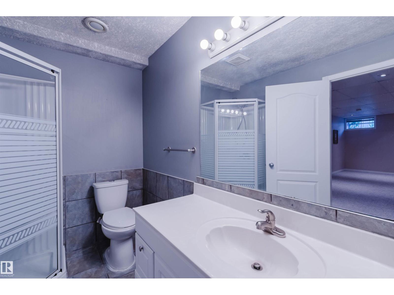 11526 9 Av Nw Property Photo 53
