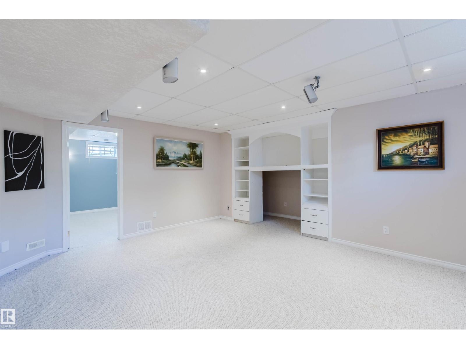 11526 9 Av Nw Property Photo 56