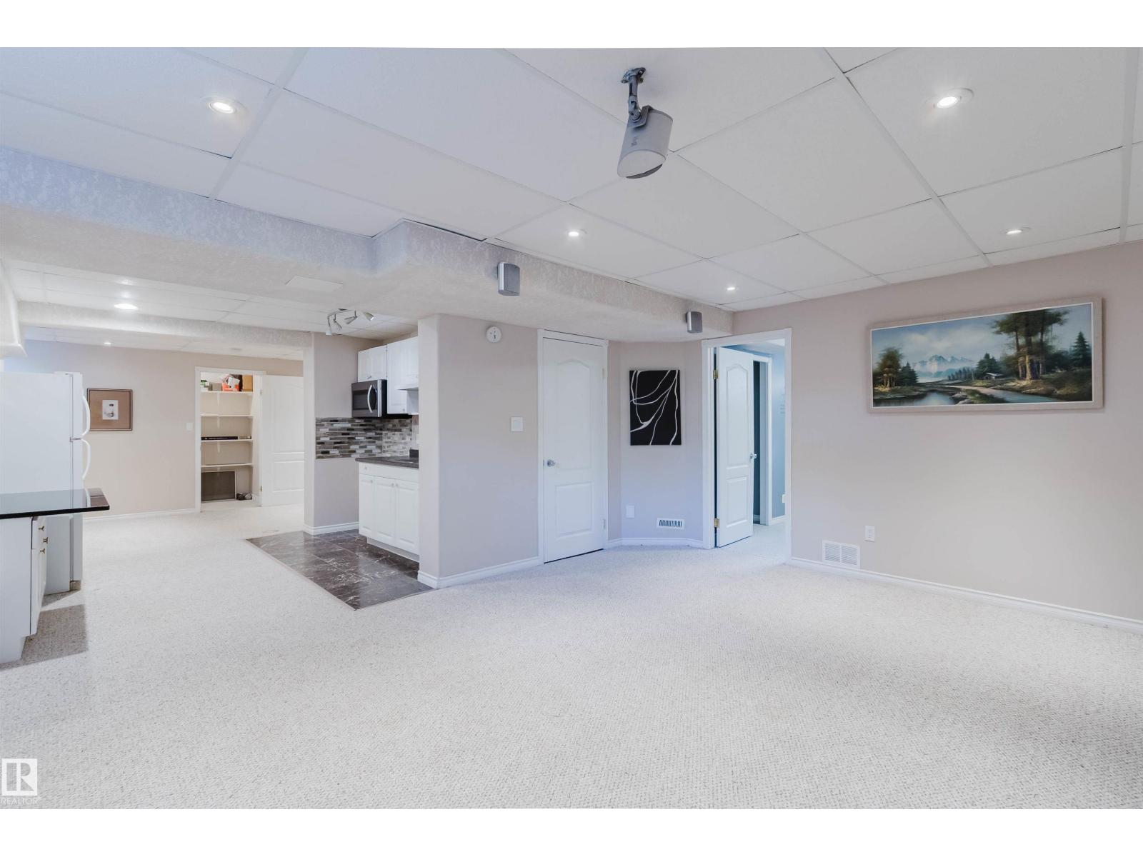 11526 9 Av Nw Property Photo 57
