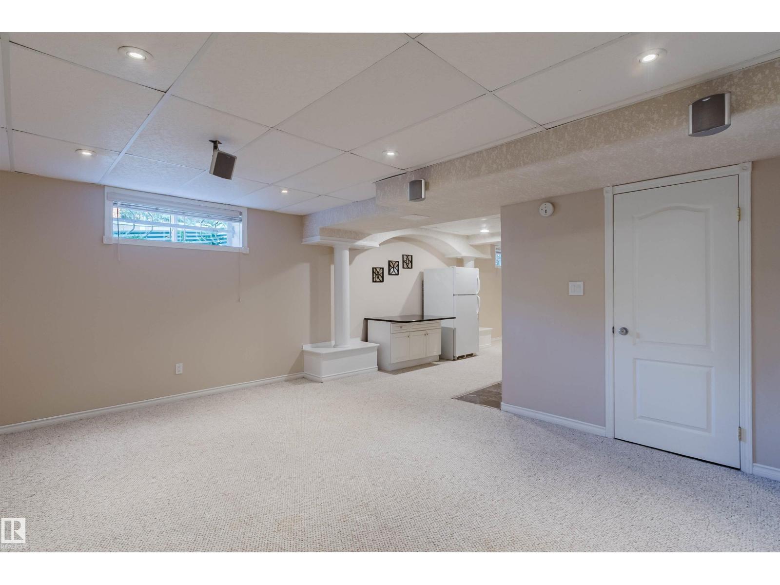 11526 9 Av Nw Property Photo 58