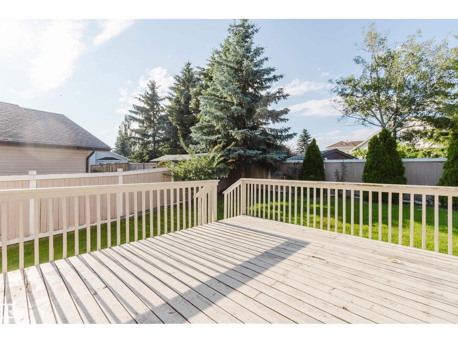 11526 9 Av Nw Property Photo 59