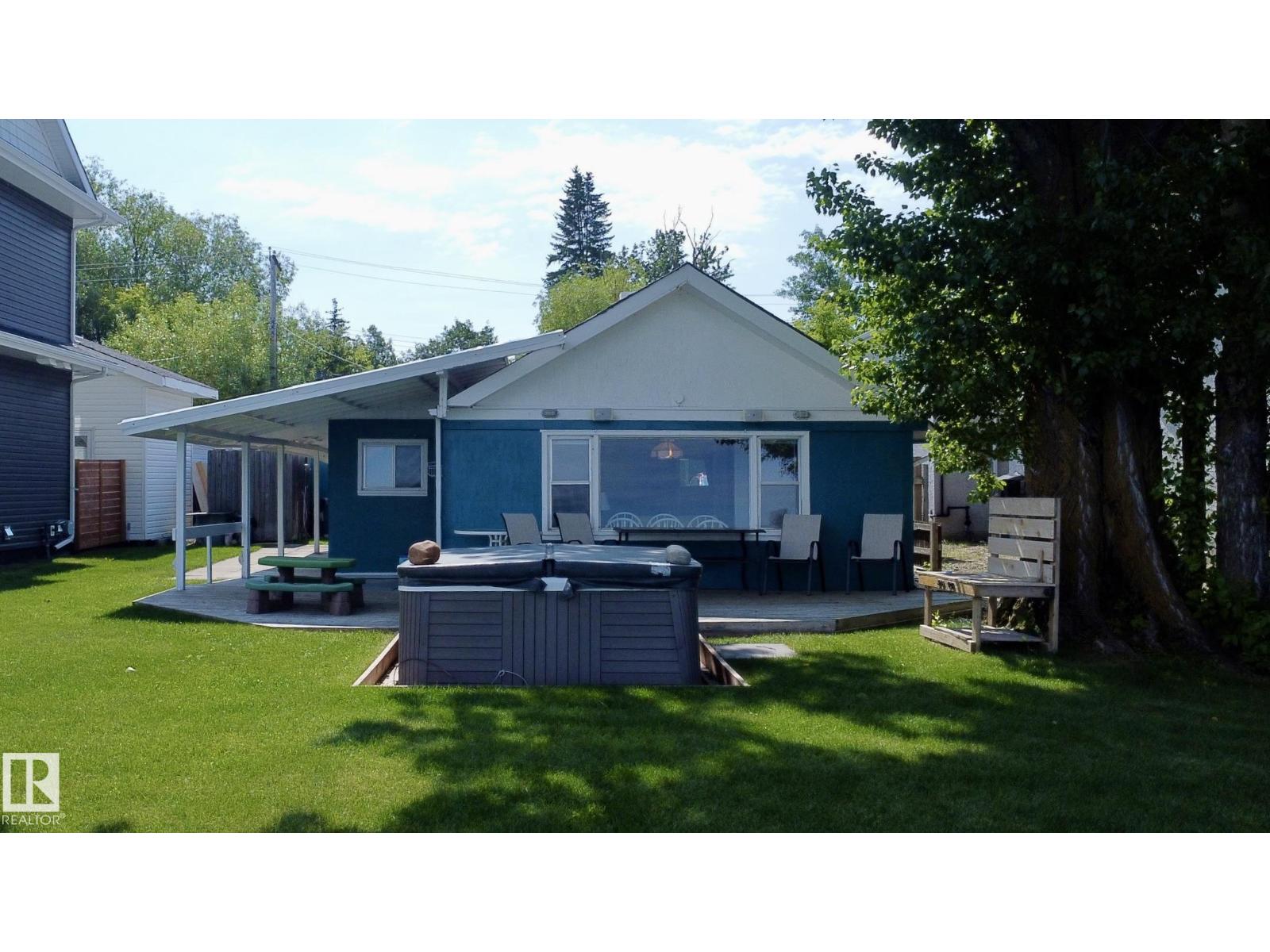 5227 51 Av Property Photo 1