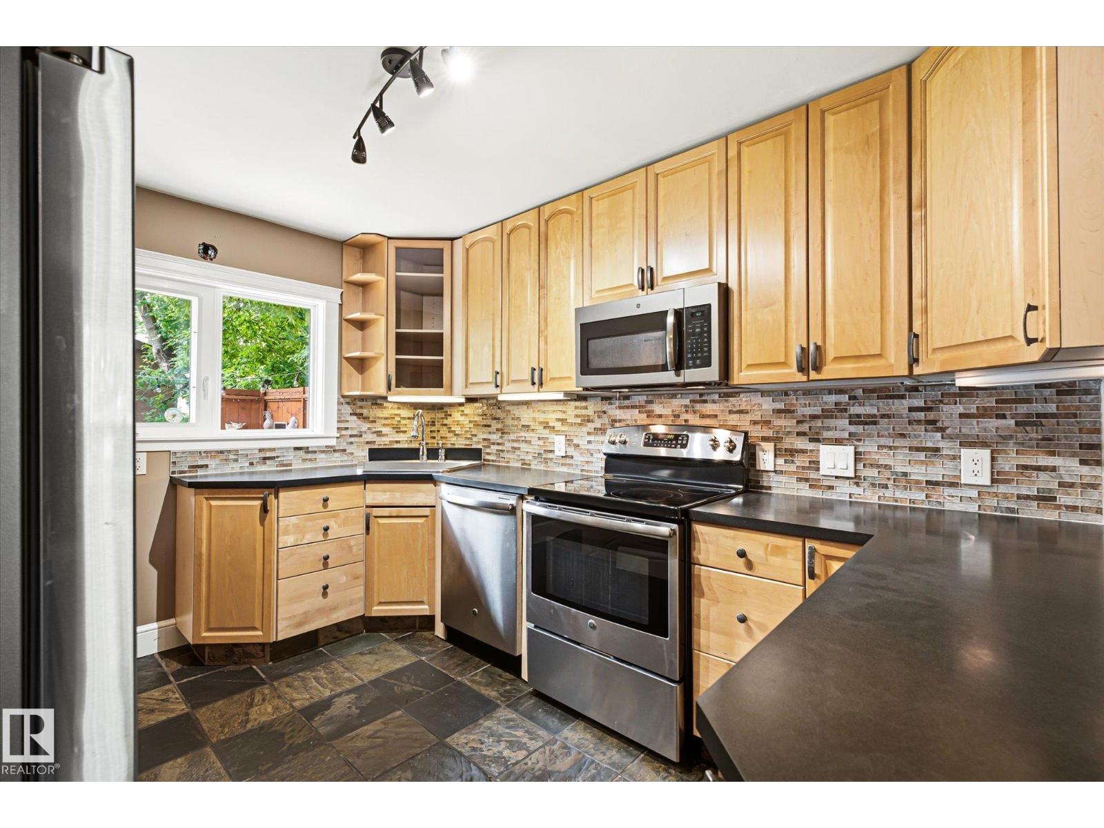 11322 56 St Nw Property Photo 14