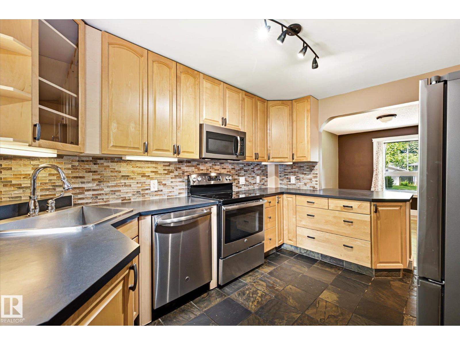 11322 56 St Nw Property Photo 15