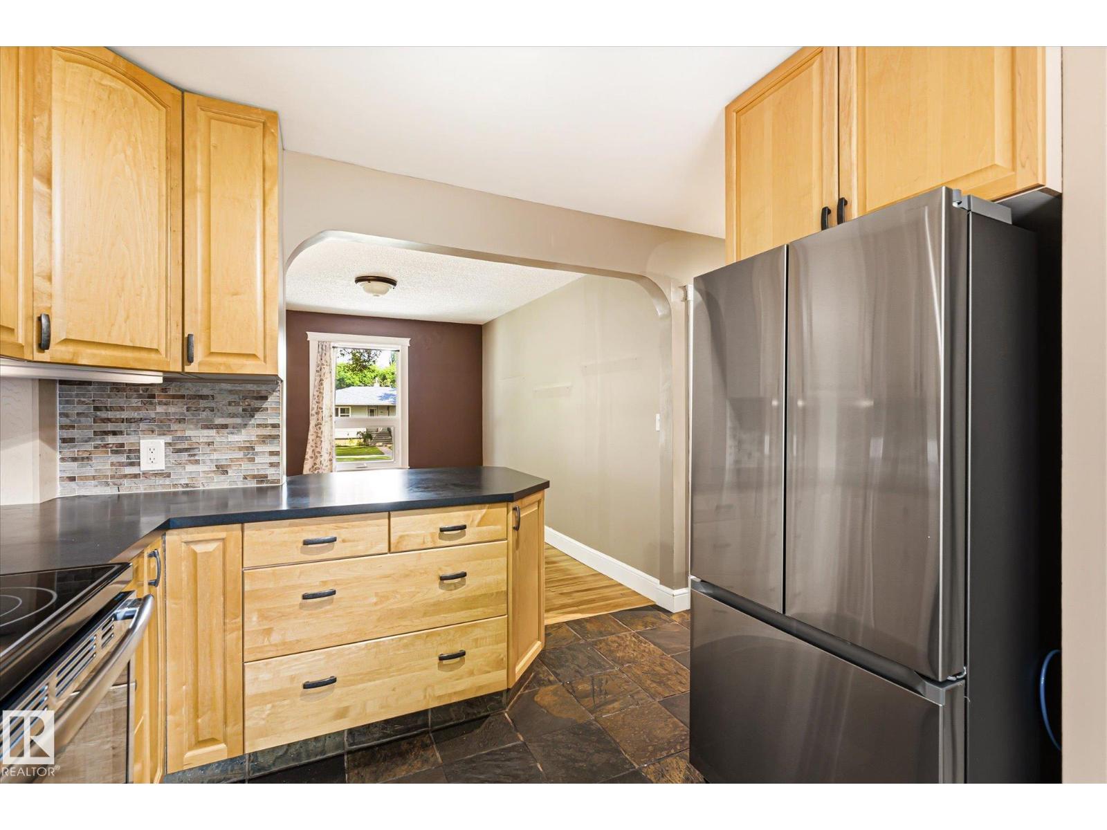 11322 56 St Nw Property Photo 16