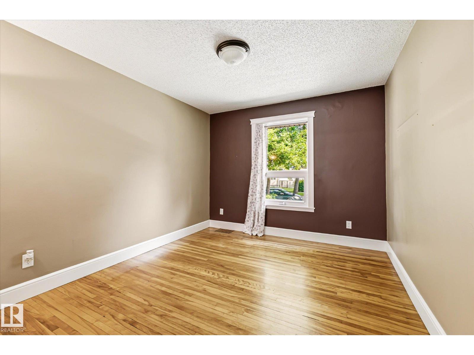 11322 56 St Nw Property Photo 17