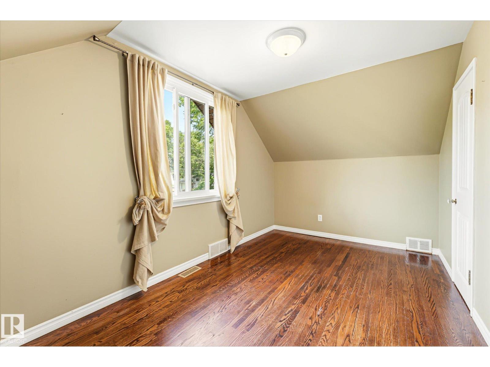 11322 56 St Nw Property Photo 21