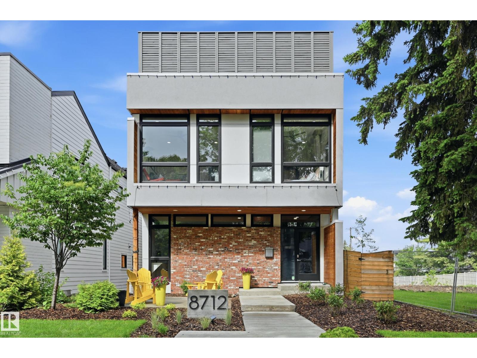8712 120 St Nw Property Photo 1