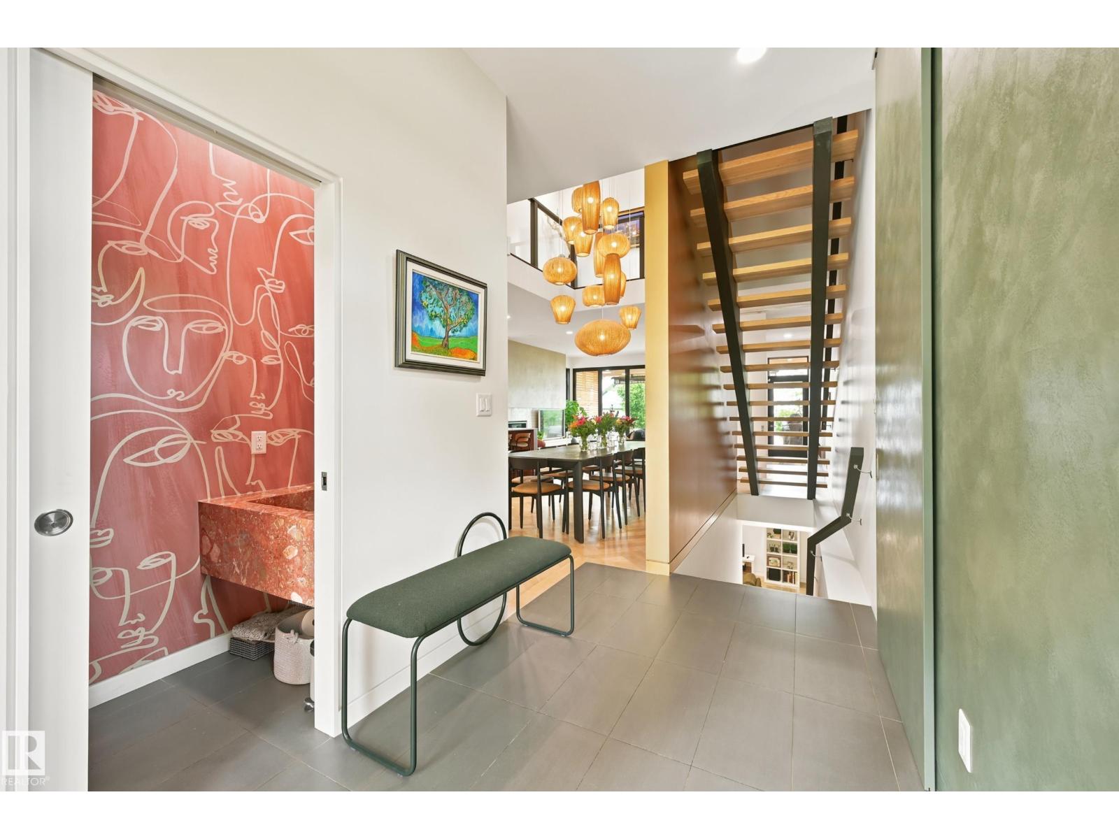 8712 120 St Nw Property Photo 5