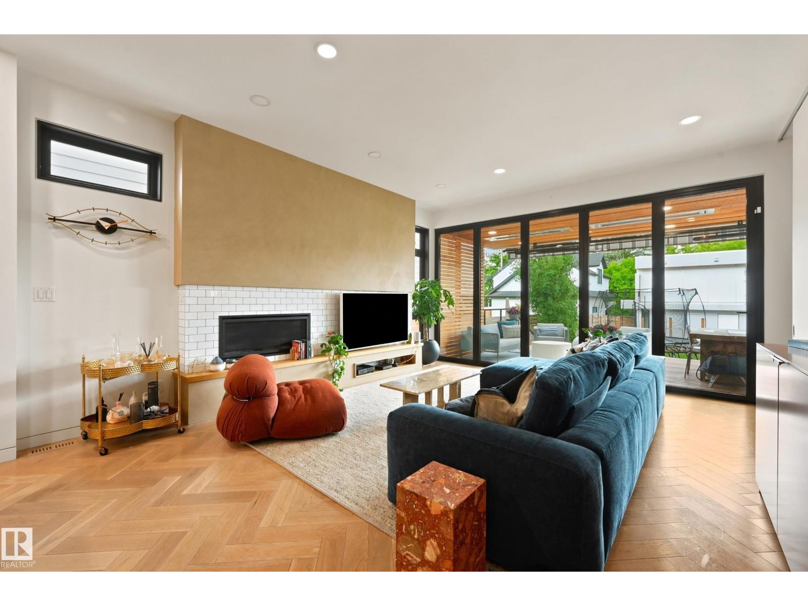 8712 120 St Nw Property Photo 7