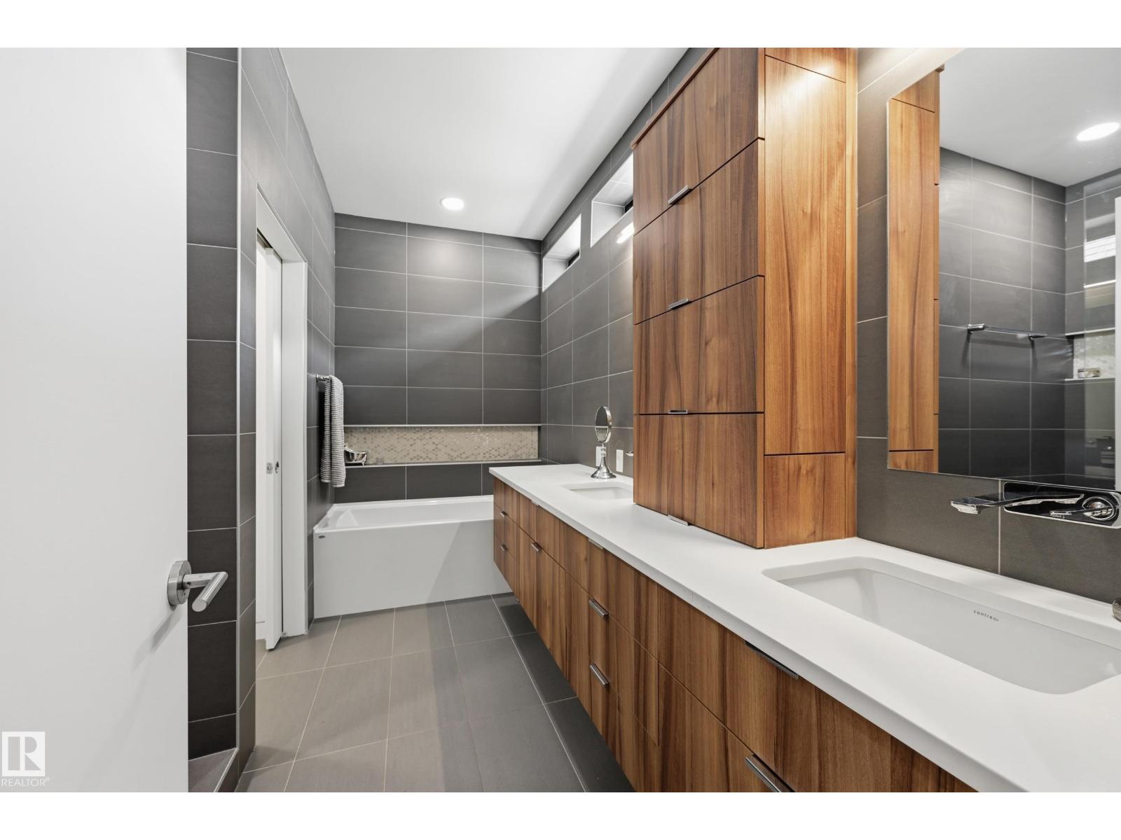 8712 120 St Nw Property Photo 35