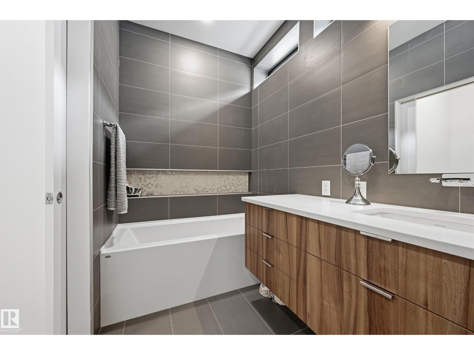 8712 120 St Nw Property Photo 36