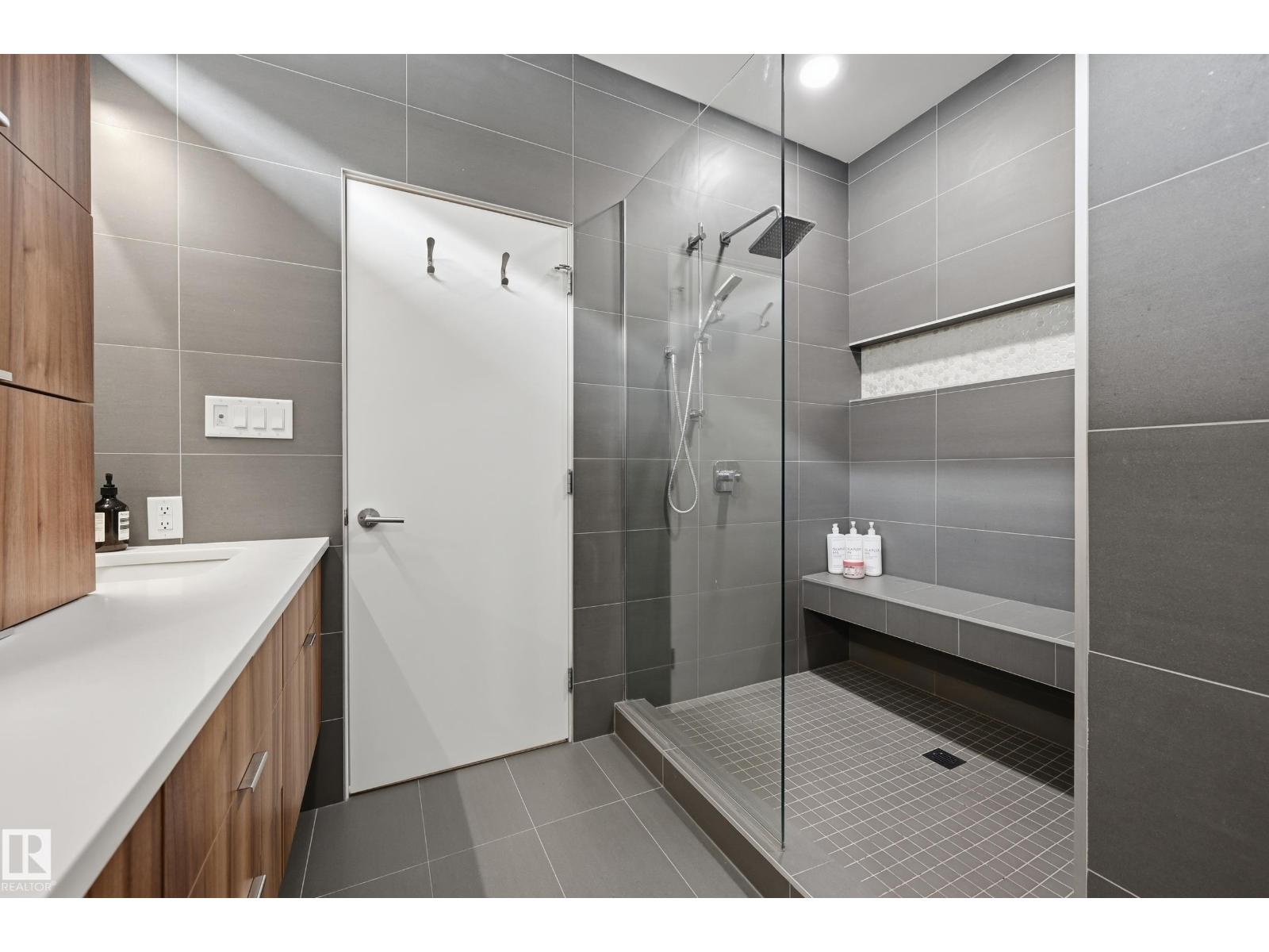 8712 120 St Nw Property Photo 37