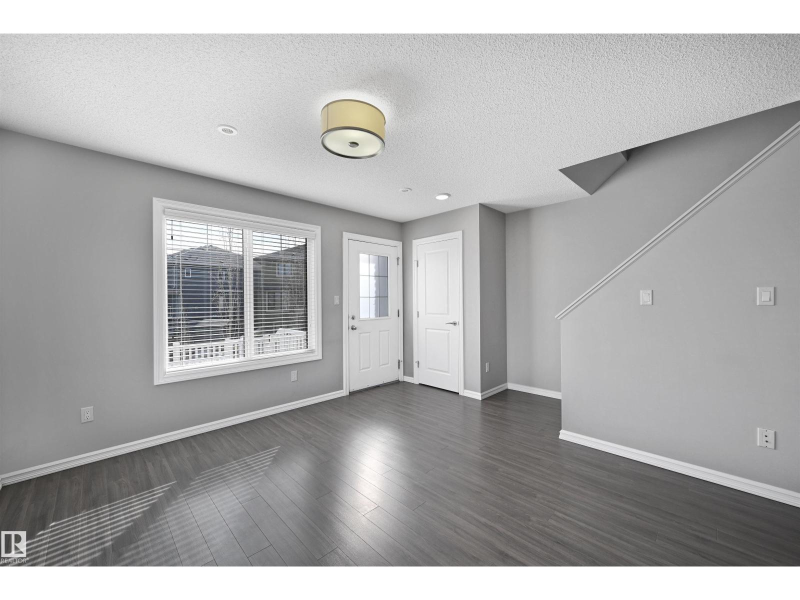 #34 2215 24 St Nw Property Photo 8
