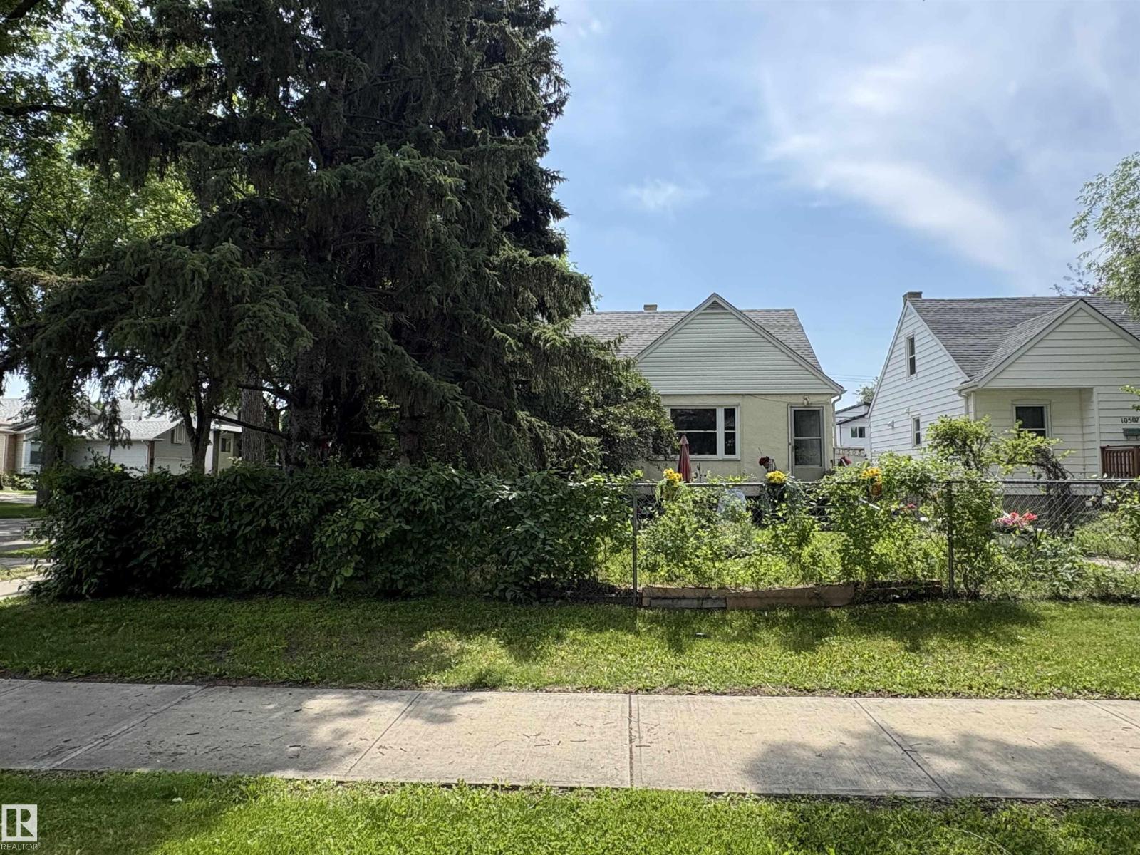 10503 67 Av Nw Property Photo 4