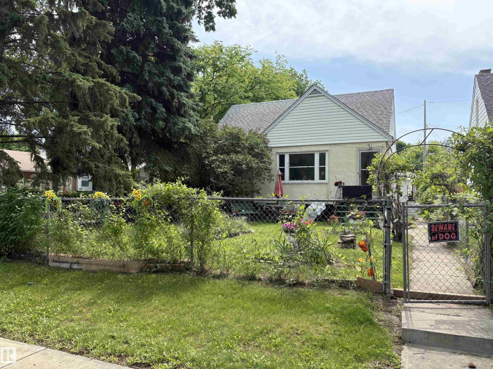 10503 67 Av Nw Property Photo 5