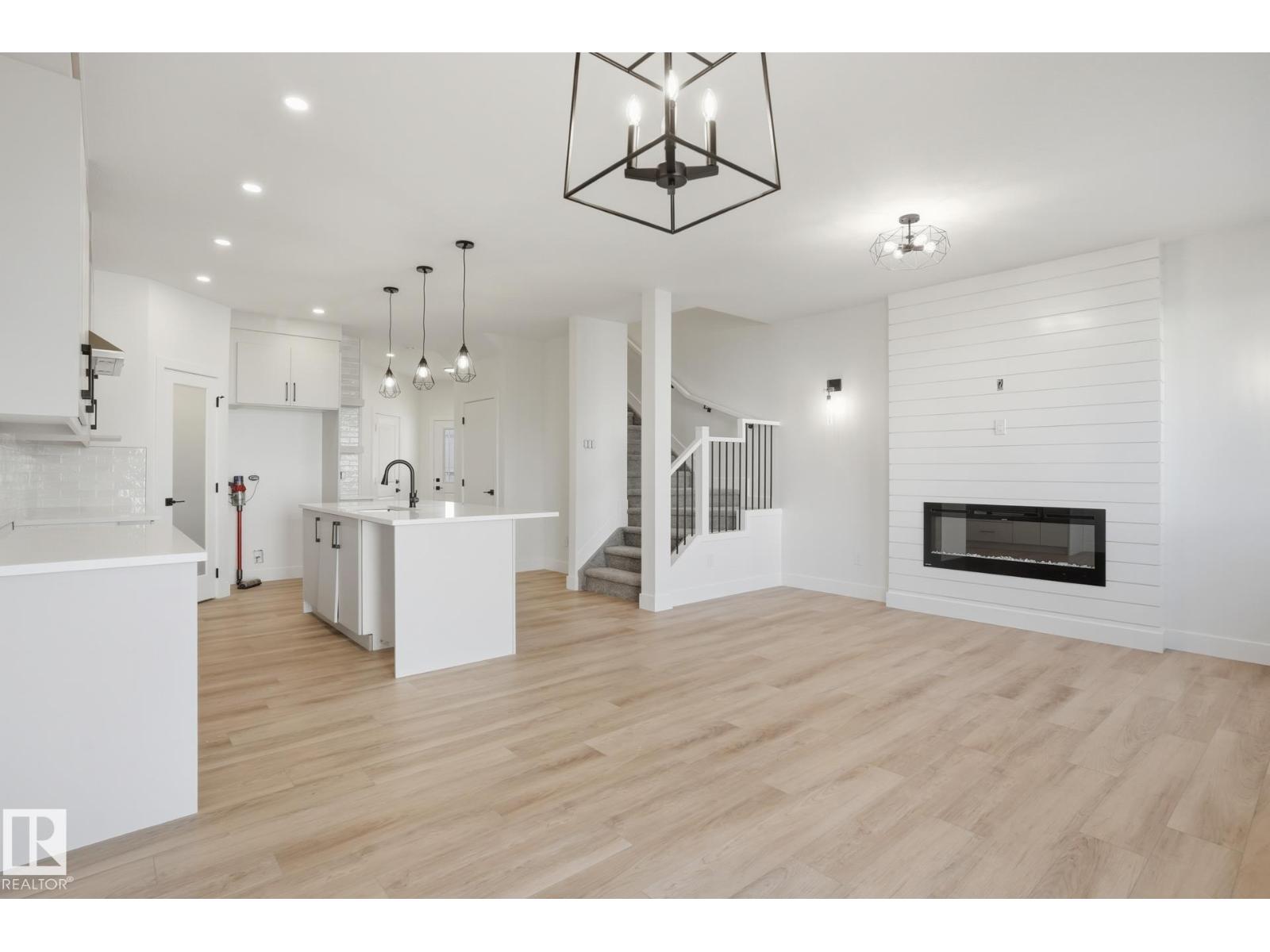102 Spring LI Property Photo 1