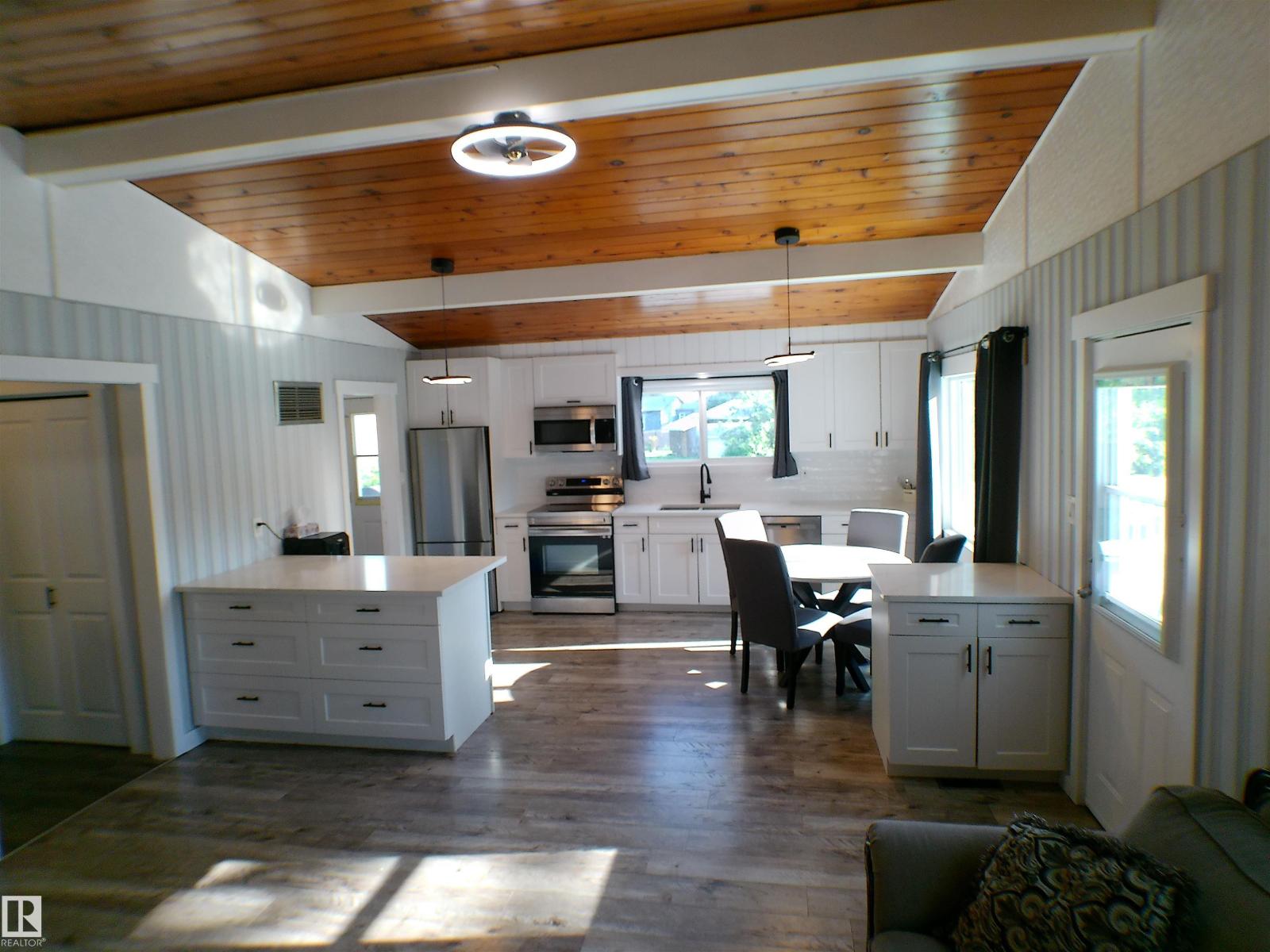 708 7 St Property Photo 2