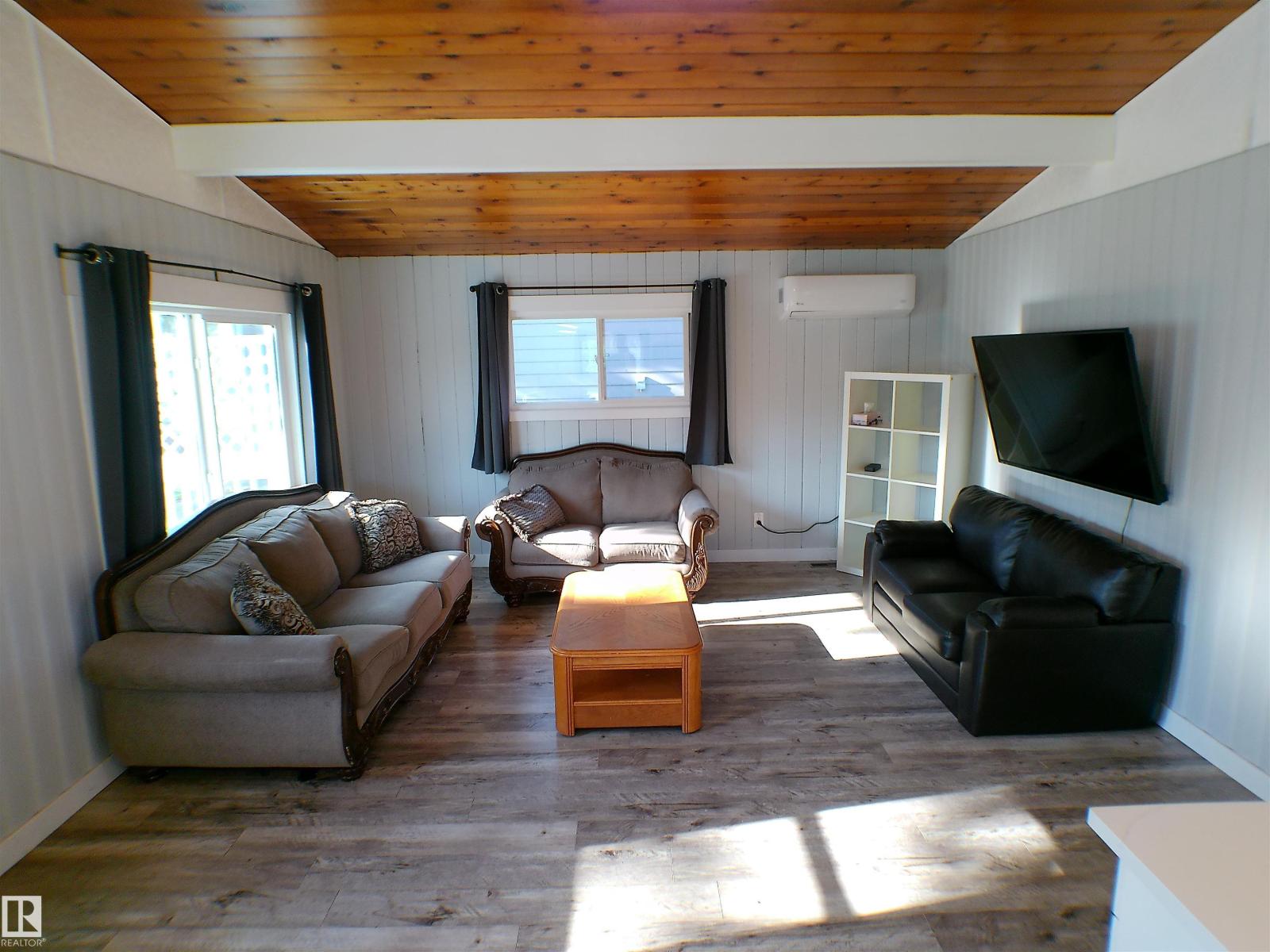708 7 St Property Photo 3
