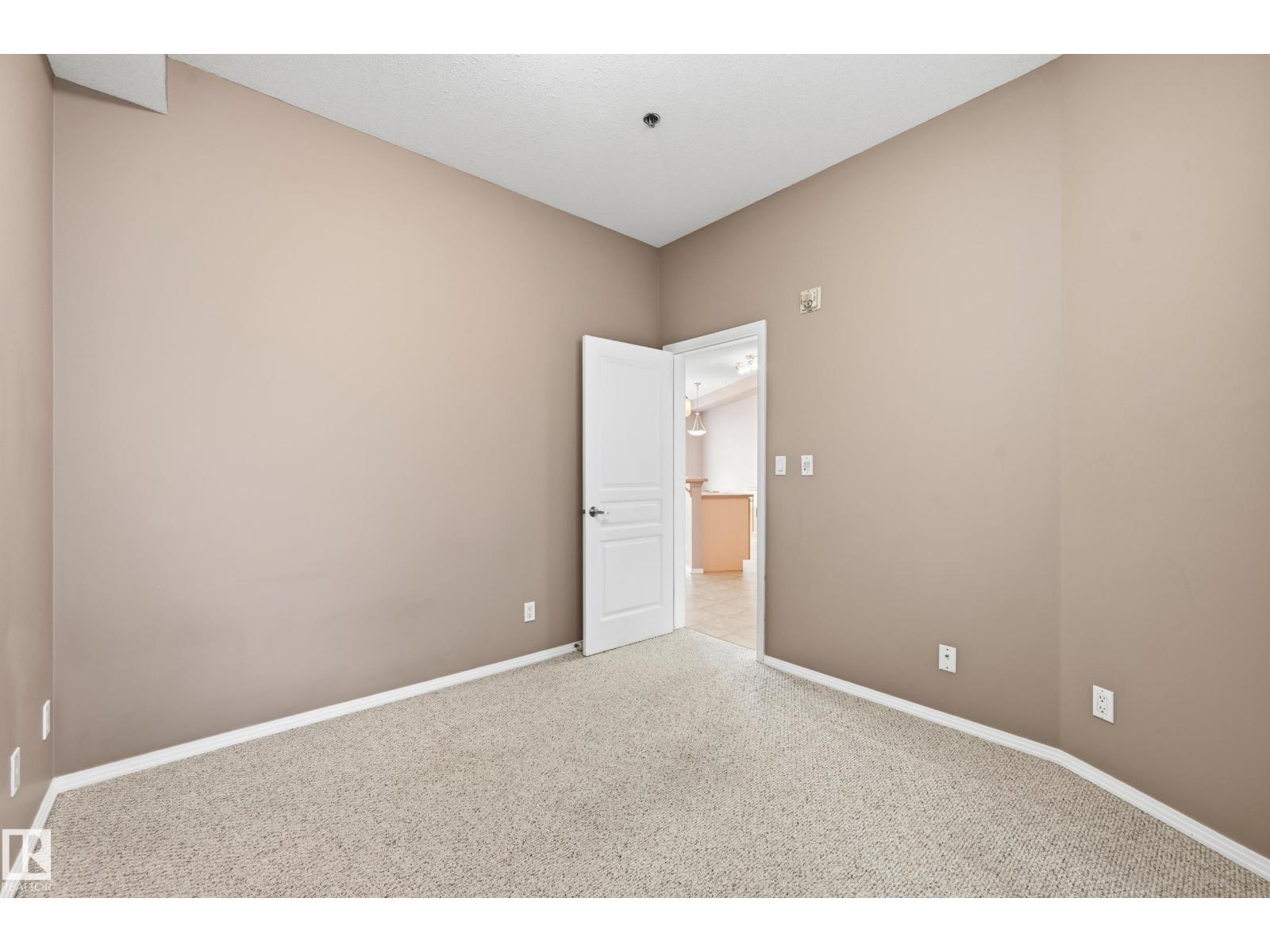 #369 4823 104a St Nw Property Photo 26