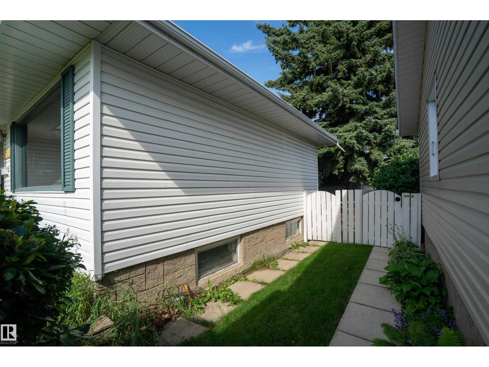 5307 105 St Nw Property Photo 3