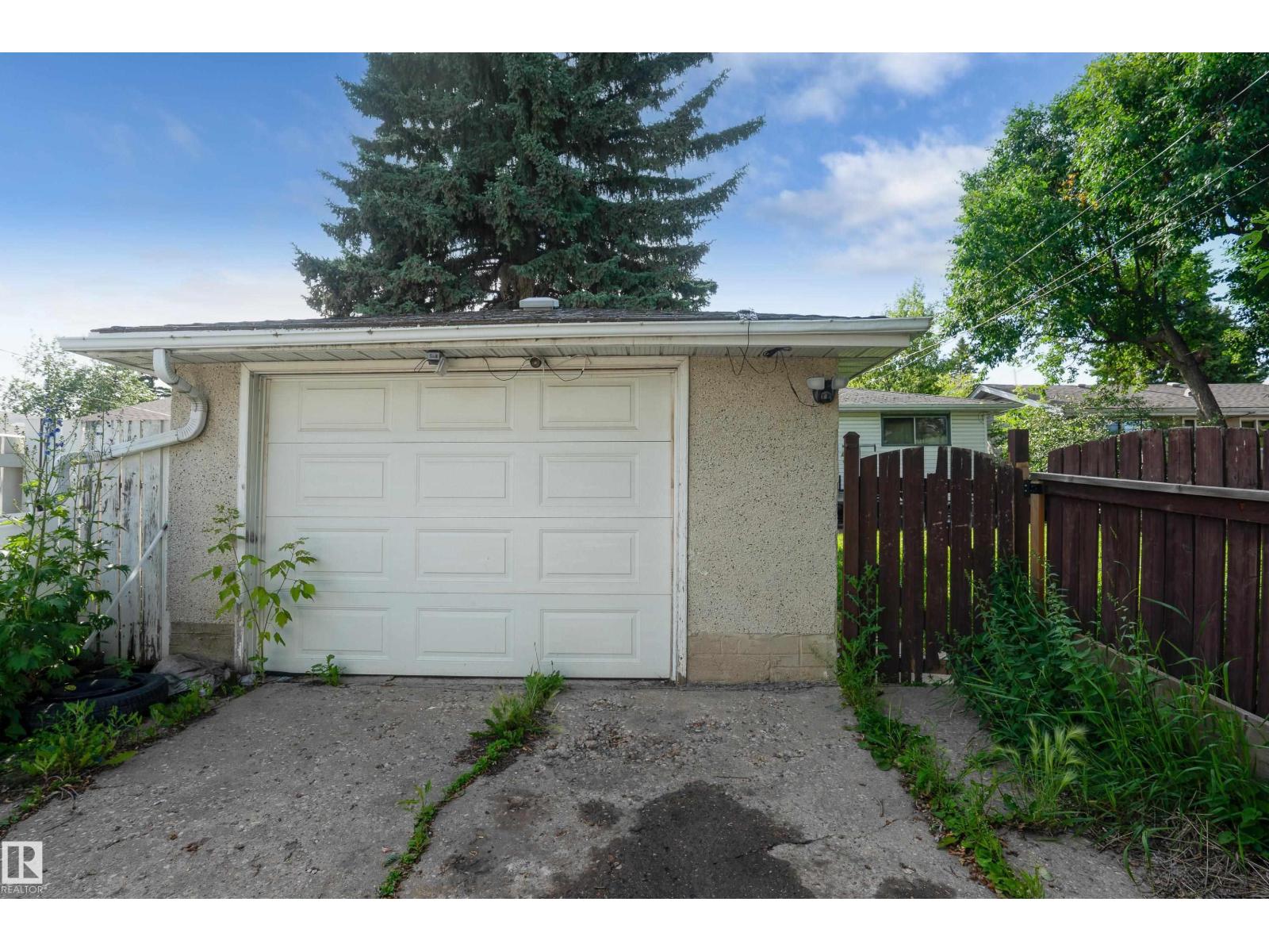 5307 105 St Nw Property Photo 4