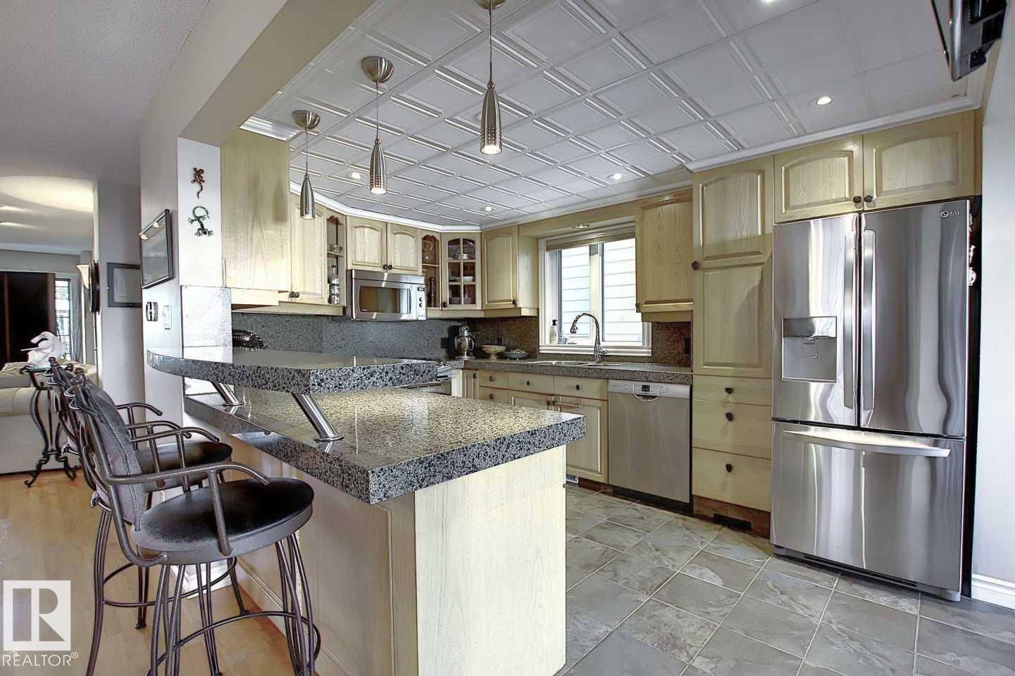 11126 52 St Nw Property Photo 5
