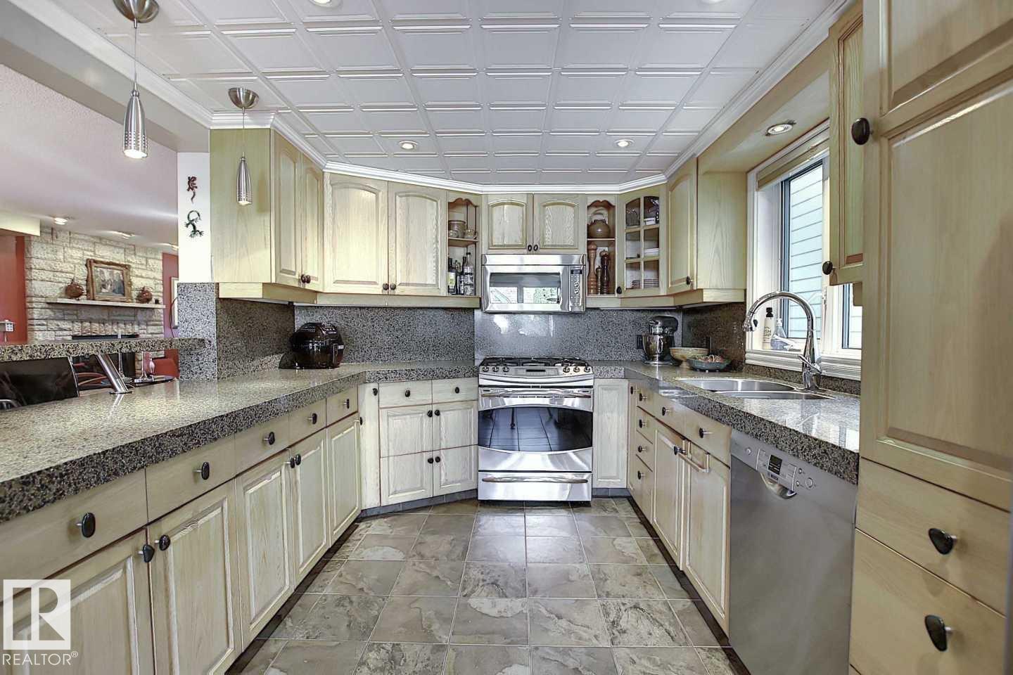11126 52 St Nw Property Photo 6