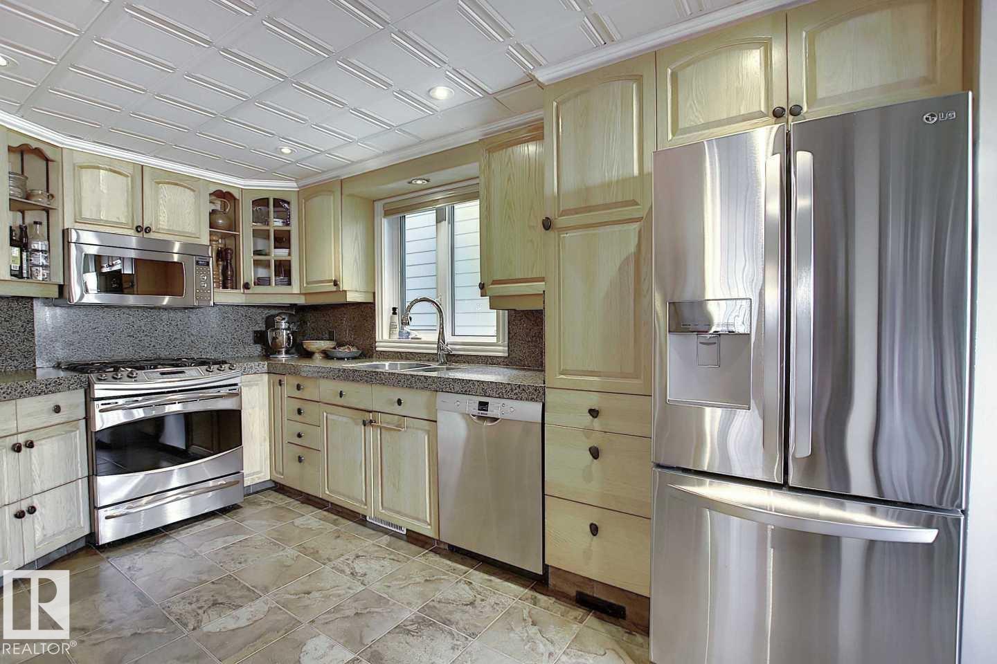 11126 52 St Nw Property Photo 7