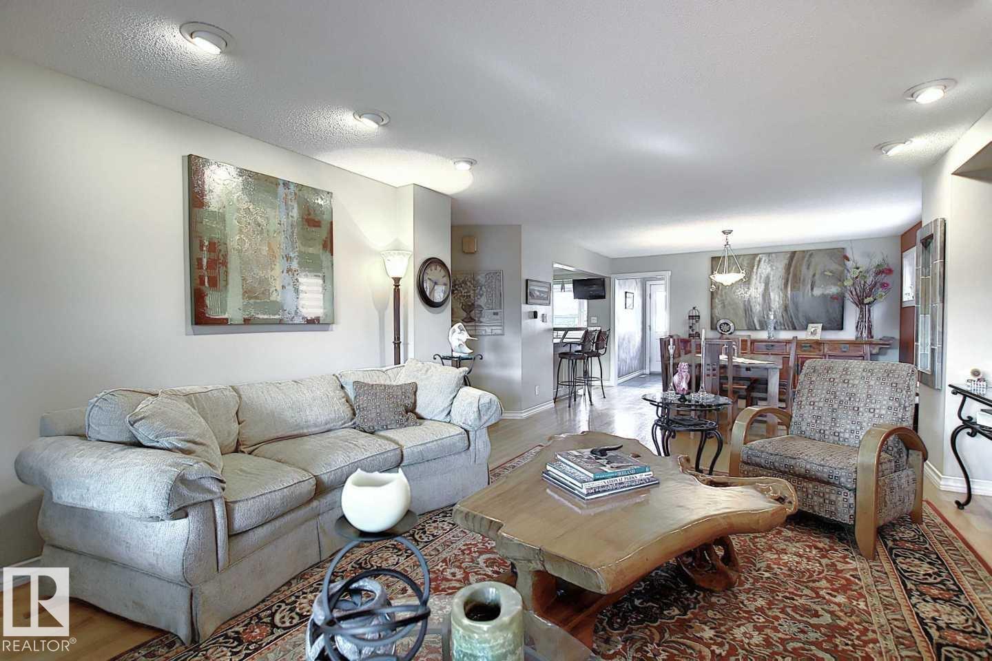 11126 52 St Nw Property Photo 17