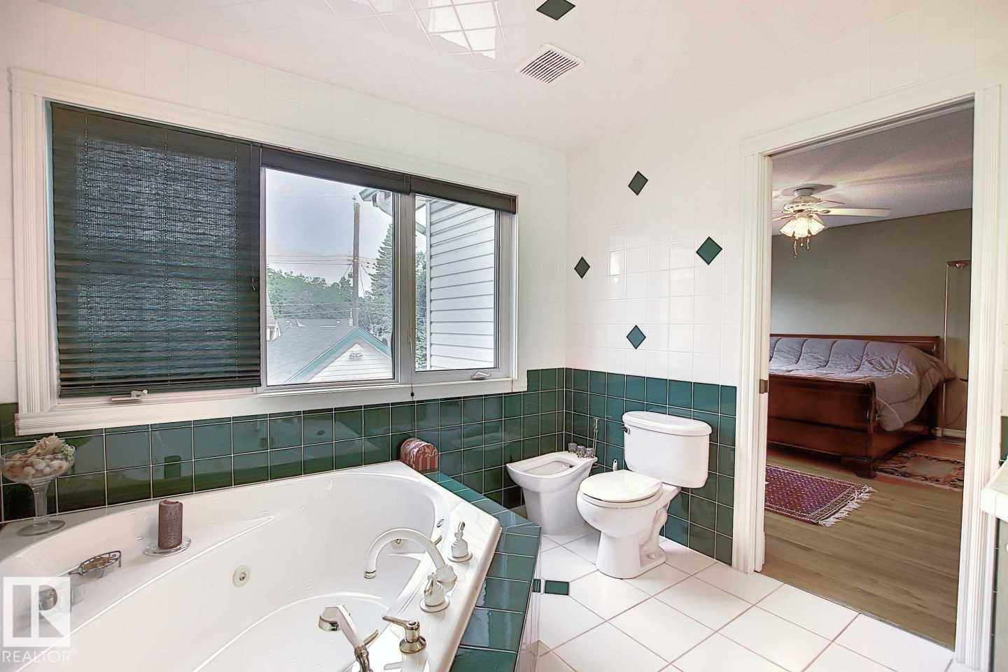 11126 52 St Nw Property Photo 32