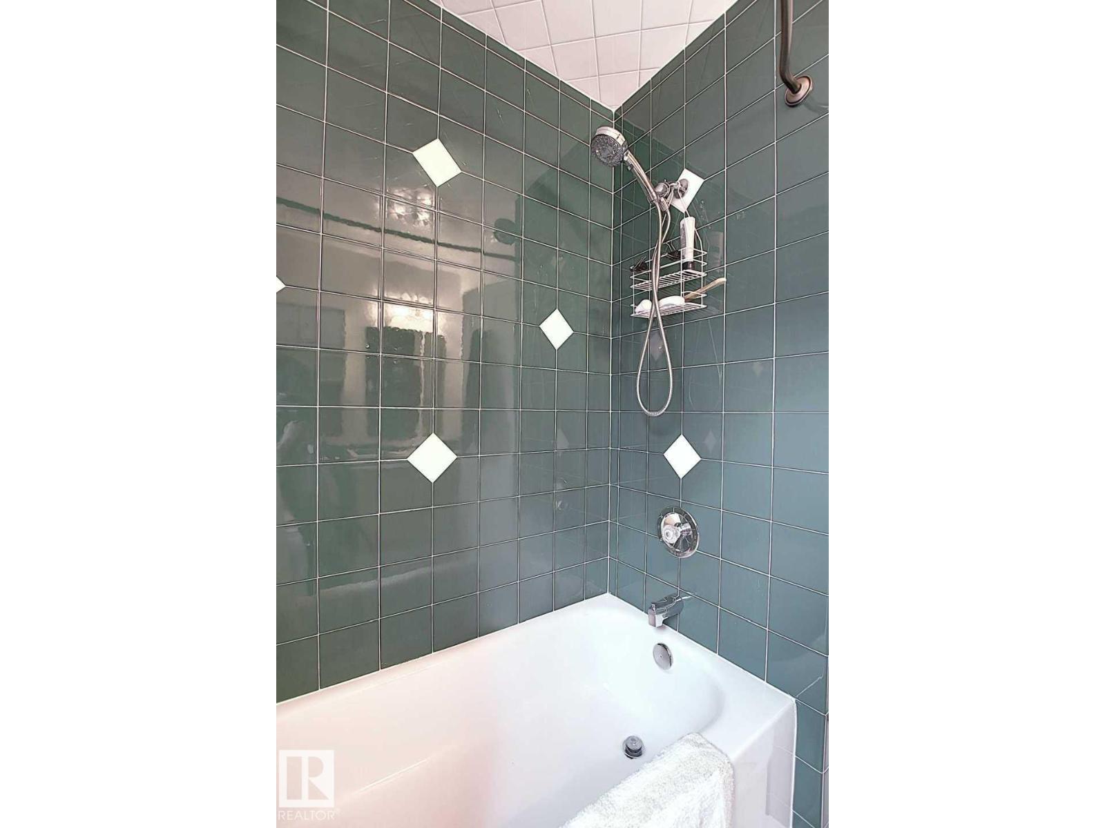 11126 52 St Nw Property Photo 37